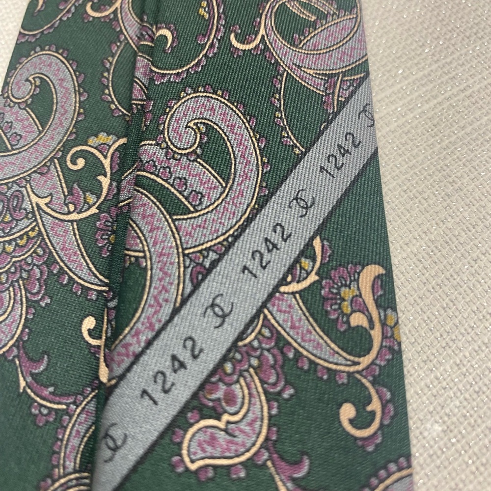 Authentic Chanel Men’s Necktie in Prestigious Condition 🫶🏻🤩🛍️ - Picture 3 of 8